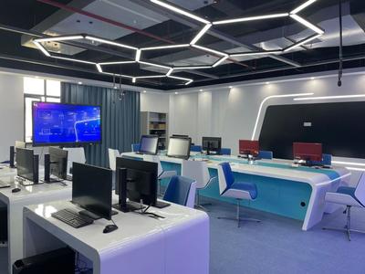 校企協(xié)同育人 構(gòu)建互聯(lián)互融共享虛擬仿真實(shí)訓(xùn)基地，推動教學(xué)設(shè)備研發(fā)創(chuàng)新